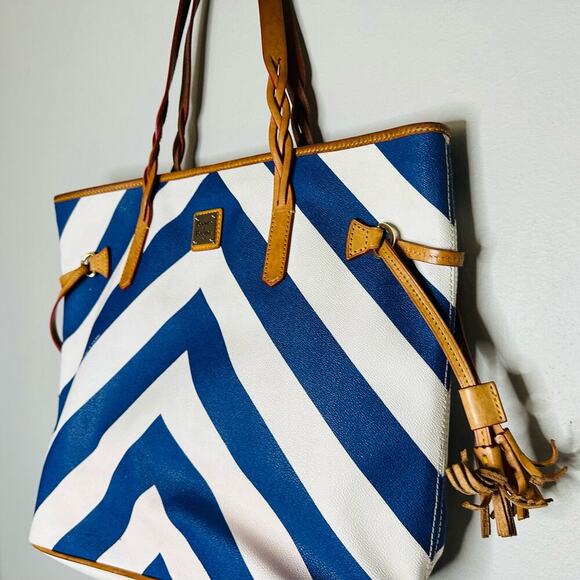 DOONEY & BOURKE Navy White Chevron Zigzag Fringe Accent Satchel Bailey Tote Bag - Picture 10 of 11